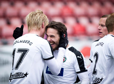 Örebros Karl Holmberg gör 2-0 och jublar med Nordin