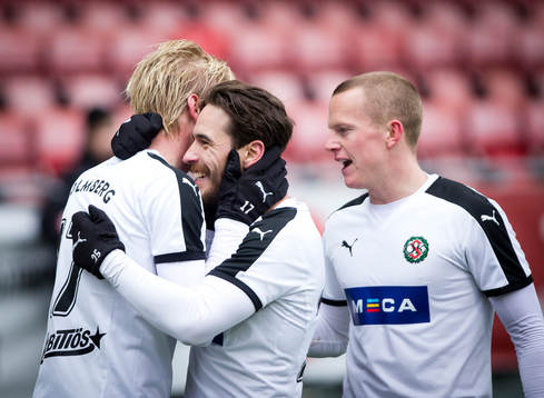 Örebros Karl Holmberg gör 2-0 och jublar med Nordin