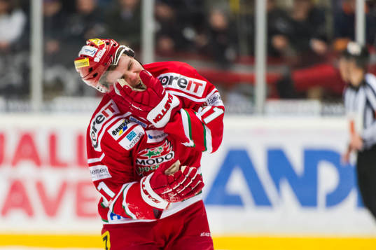 Modos Adrian Kempe skadar sig