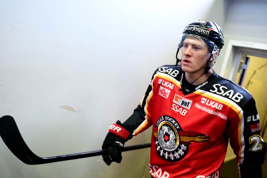 Luleås Emil Sylvegård går ut till uppvärmningen