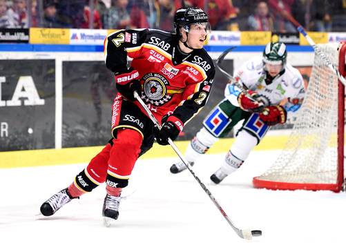 Luleås Dean Kukan med pucken
