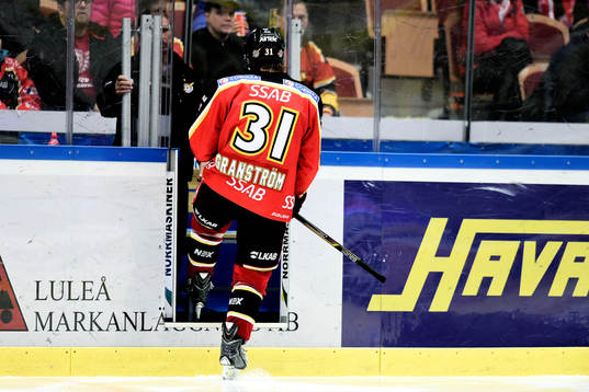 Luleås Jonathan Granström blir utvisad i början av