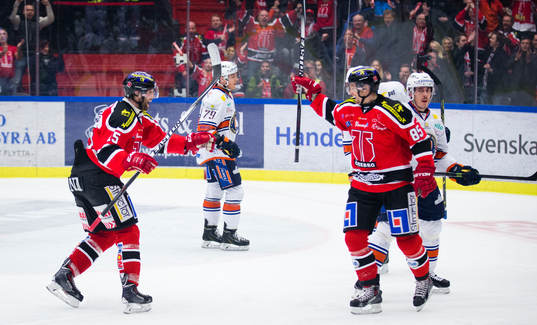 Örebros Kalle Olsson gör 1-0 och jublar