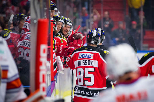 Örebros Kalle Olsson gör 1-0 och jublar