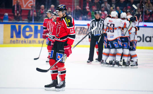 Växjös Ville Varakas gör 1-1 och jublar och Örebros