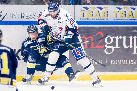 s Jesper Williamsson mot Linköpings Jeff Taffe