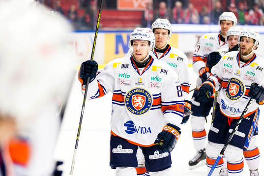Växjös Robert Rosén och Ville Varakas jublar