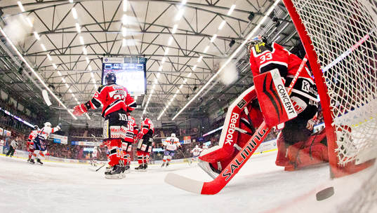 Växjös Noah Welch gör 1-2 och på bilden jublar Växjös
