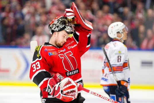 Örebros målvakt Julius Hudacek deppar