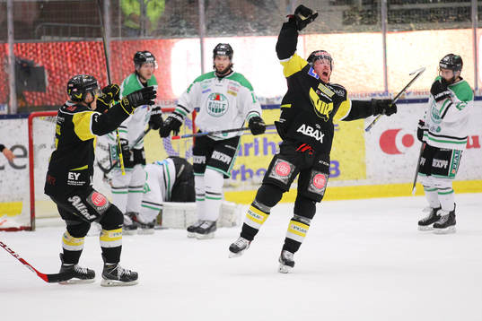 Västerås Stefan Gråhns (h) och Nicholas Angell (v) jublar