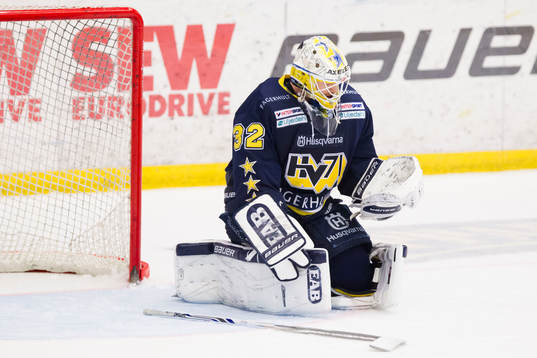 s målvakt Gustaf Wesslau deppar