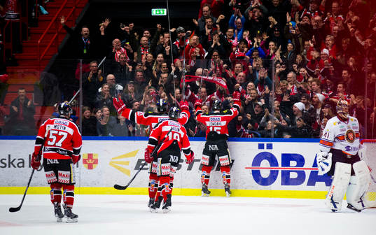 Örebros Henrik Löwdahl gör 4-3 och jublar