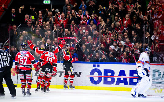 Örebros Henrik Löwdahl gör 4-3 och jublar