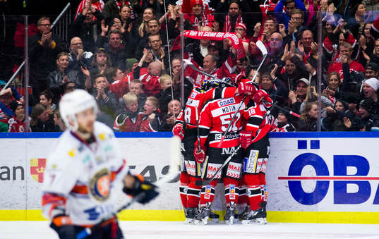 Örebros Henrik Löwdahl gör 4-3 och jublar