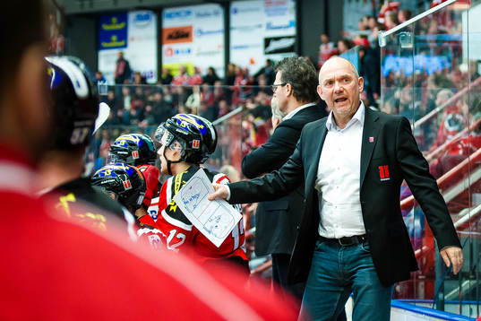 Örebros tränare Kent Johansson där arg