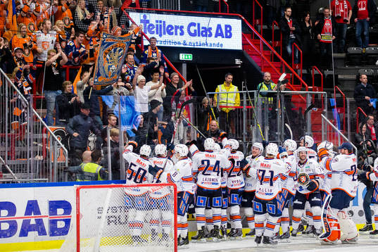 Växjös spelare jublar med publiken