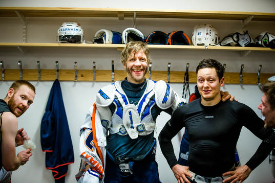 Växjös Tomi Kallio och Rhett Rakhshani jublar i