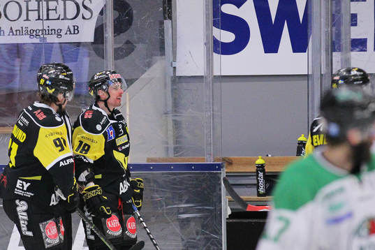 Västerås Jeremy Williams får utvisning för roughing
