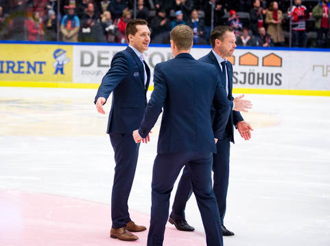 Växjös tränare Sam Hallam jublar