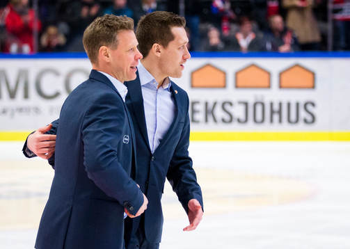 Växjös tränare Sam Hallam jublar