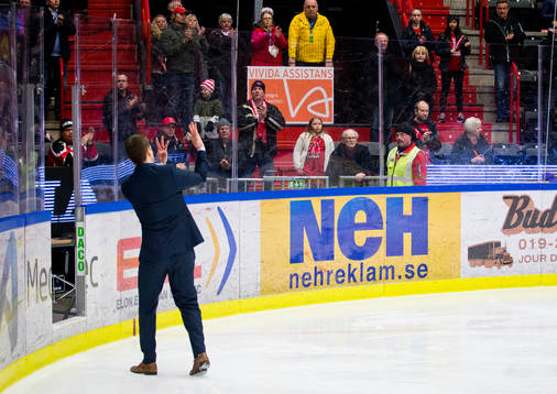 Växjös tränare Sam Hallam jublar