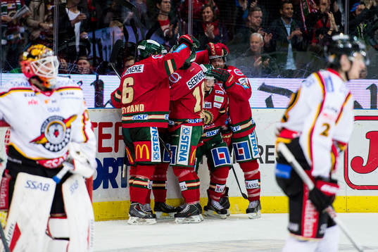Frölundas Ryan Lasch gör 1-0 och Frölunda jublar