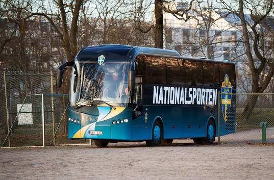 Det svenska fotbollslandslagets buss