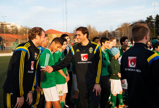 Ola Toivonen och Johan Elmander skrattar när det svenska