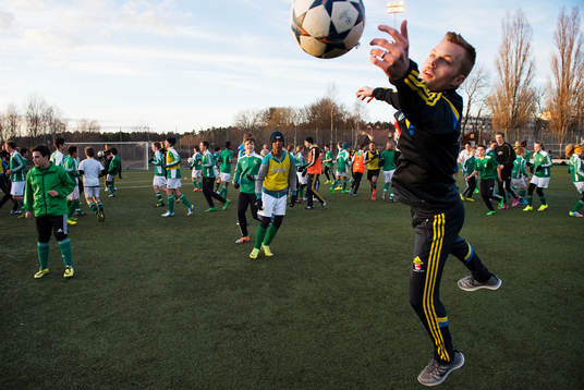 Sebastian Larsson slänger sig