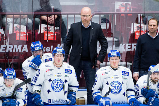 Leksands tränare Sjur Robert Nilsen på bänken