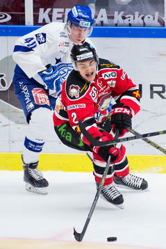 Malmö Redhawks Nils Andersson jagas av Leksands Tomi