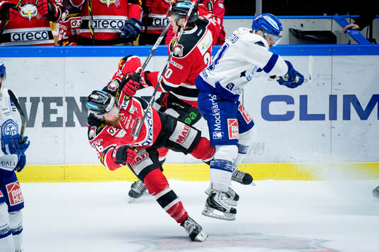 Malmö Redhawks David Liffiton kolliderar med Leksands