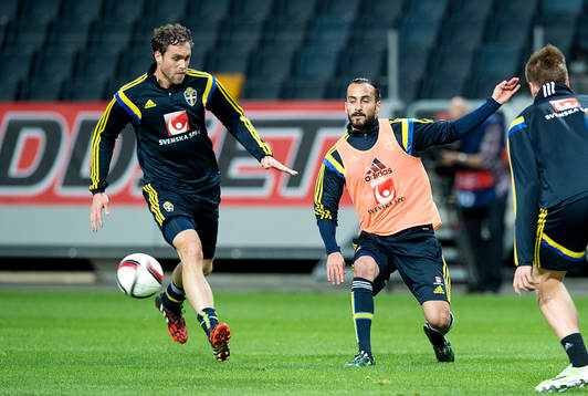 Sveriges Erkan Zengin och Johan Elmander