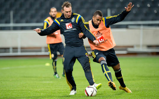 Sveriges Isaac Kiese Thelin och Kim Källström