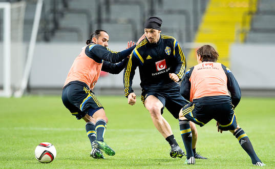Sveriges Zlatan Ibrahimovic och Erkan Zengin