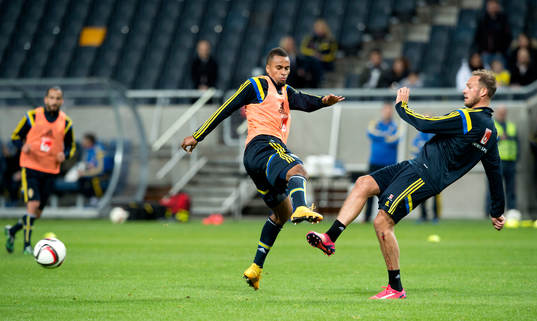 Sveriges Isaac Kiese Thelin och Andreas Granqvist