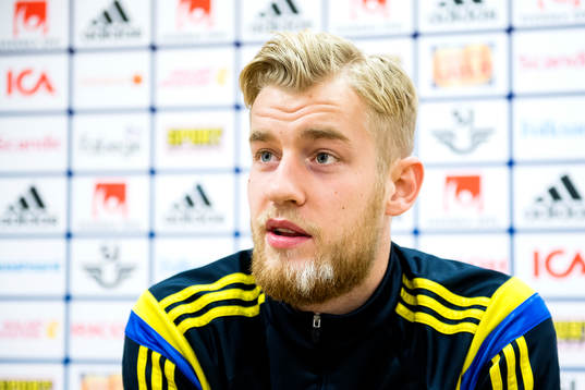 Sveriges Filip Helander deltar i en pressträff