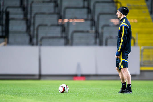 Sveriges Zlatan ibrahimovic deltar i en en träning med