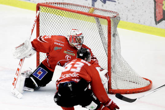 Modos Simon Önerud (ej i bild) gör 1-3 bakom Vita
