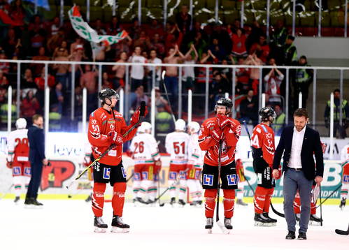 Vita Hästens spelare Marcus Pettersson (t v) och tränare