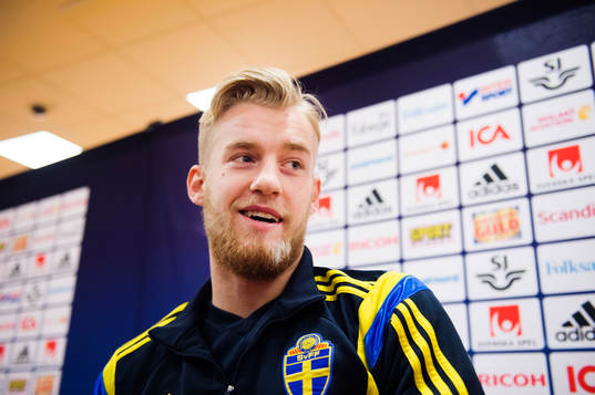 Sveriges Filip Helander deltar i en pressträff