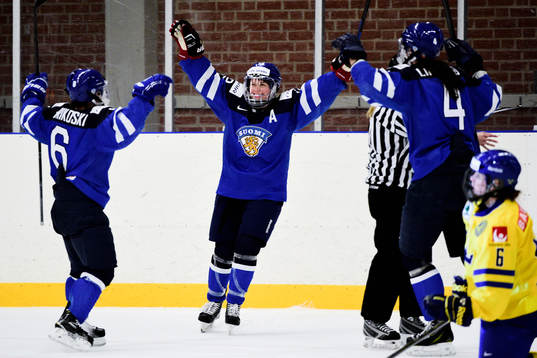 Finlands Rika Välilä Nieminen jublar