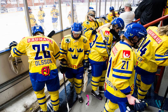 Sveriges spelare deppar när de lämnar isen