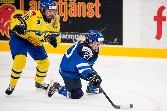 Sveriges Olivia Carlsson och Finlands Sari Kärnä