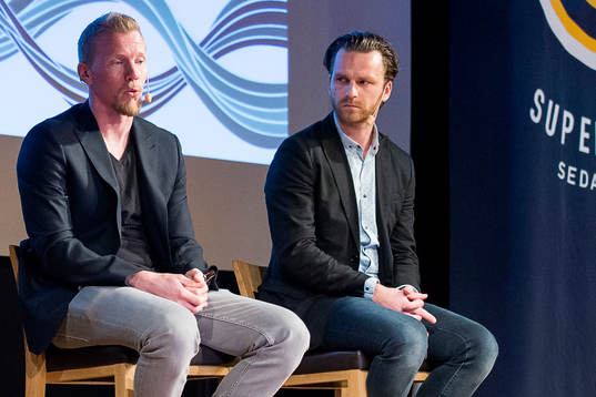 s tränare Fredrik Danielsson och IK Frej Täbys tränare
