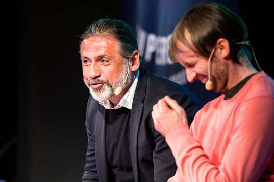 s tränare Özcan Melkemichel och Syrianska FC:s tränare