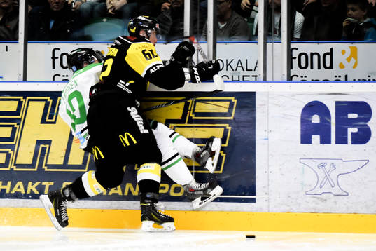 Rögles Viktor Lindgren och Västerås Robin Jacobsson
