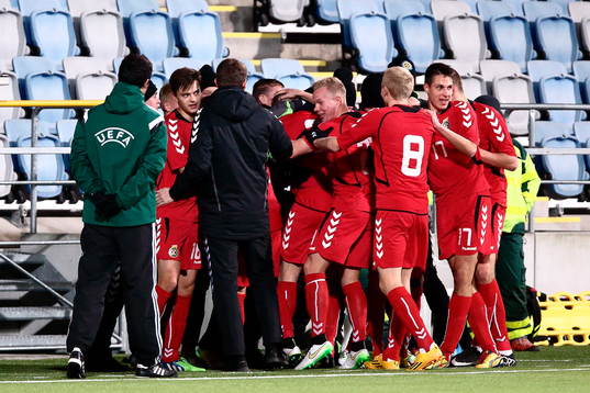 Litauen jublar vid spelarbänken