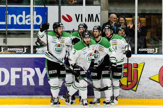 Rögle firar Niklas Hansson (h)
