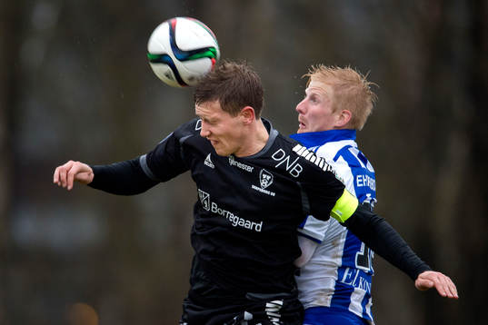 Sarpsborgs Ole Heieren Hansen i nickduell med IFK